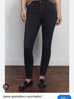 High-Rise Ankle Skinny Jeans in Black